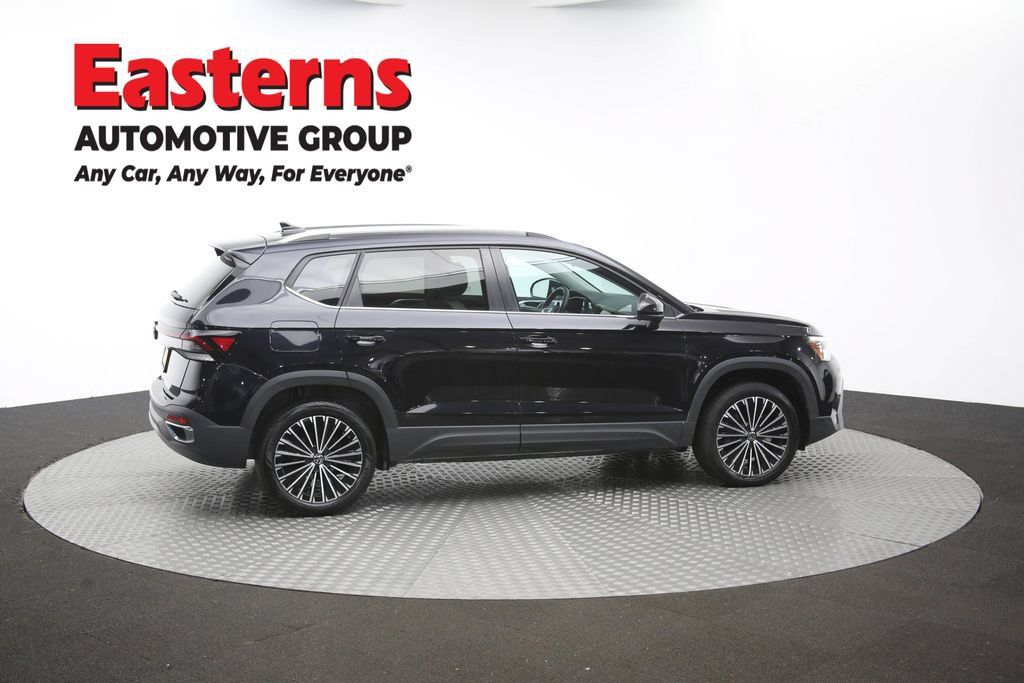 Used 2025 Volkswagen Taos SE FWD image 42