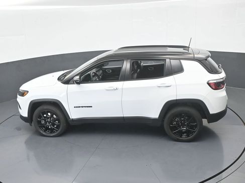 Used 2023 Jeep Compass Altitude image 47