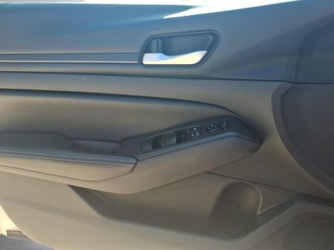 Used 2024 Nissan Altima 2.5 SV FWD image 16