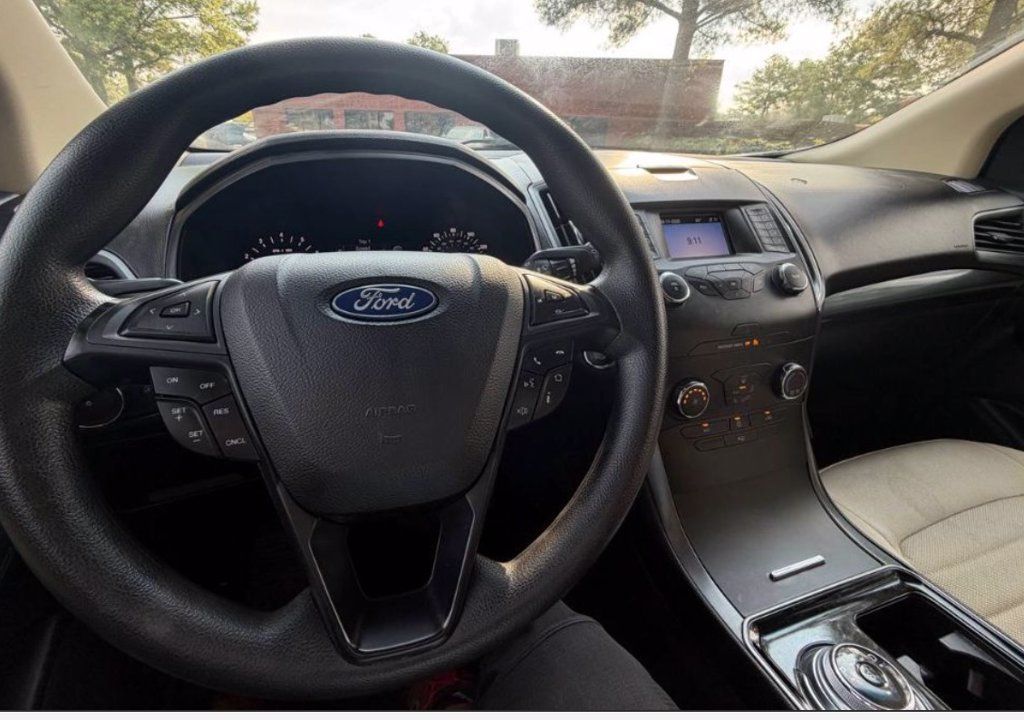 Used 2019 Ford Edge SE FWD image 7