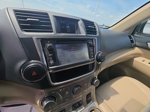 Used 2013 Toyota Highlander SE AWD/4WD image 19