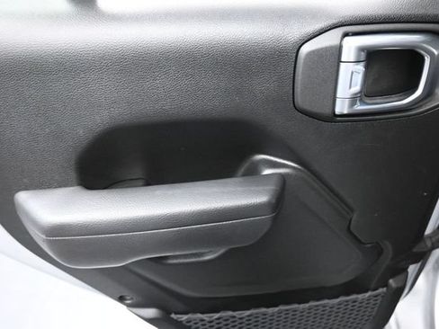 Used 2022 Jeep Wrangler Unlimited Sport AWD/4WD image 19