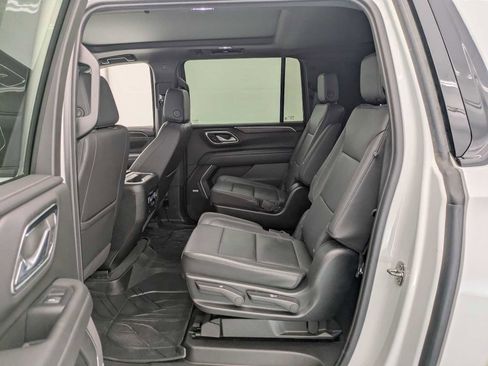 Used 2024 Chevrolet Suburban Z71 image 18