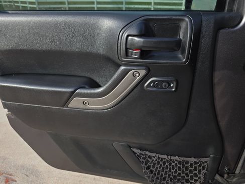 Used 2018 Jeep Wrangler Unlimited Sport S AWD/4WD image 27