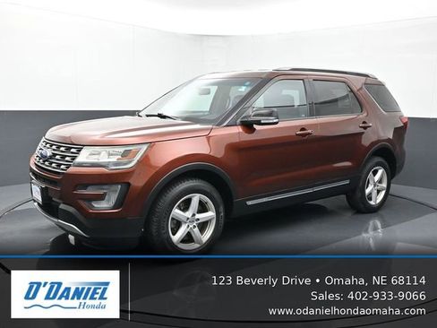 Used 2016 Ford Explorer XLT w/ Equipment Group 202A AWD/4WD image 1