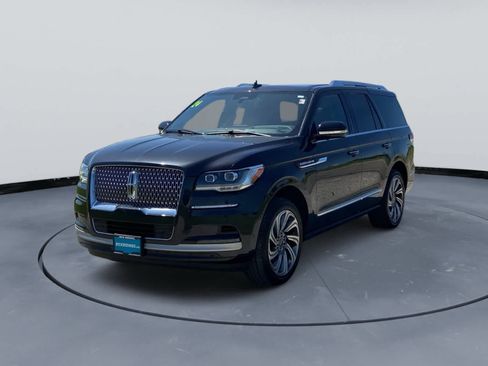 Used 2024 Lincoln Navigator Reserve AWD/4WD image 2