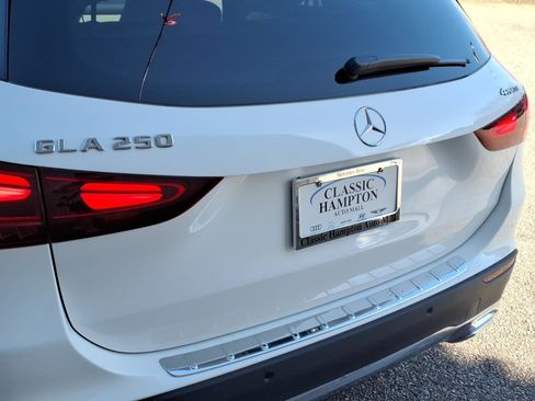 Certified 2025 Mercedes-Benz GLA 250 4MATIC image 9