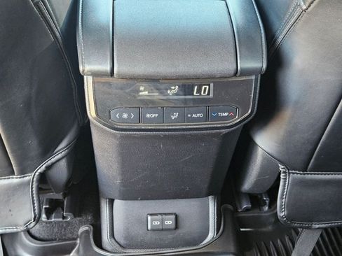 Used 2023 Toyota Highlander LE FWD image 17