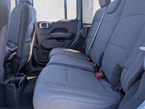 Used 2024 Jeep Wrangler Unlimited Sahara AWD/4WD image 18