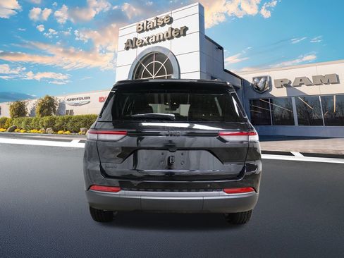 New 2026 Jeep Grand Cherokee Altitude image 6