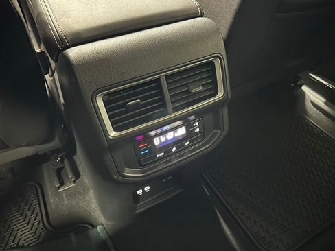 Used 2025 Volkswagen Atlas SE image 49