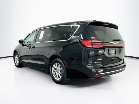 Used 2024 Chrysler Pacifica Touring-L FWD image 5
