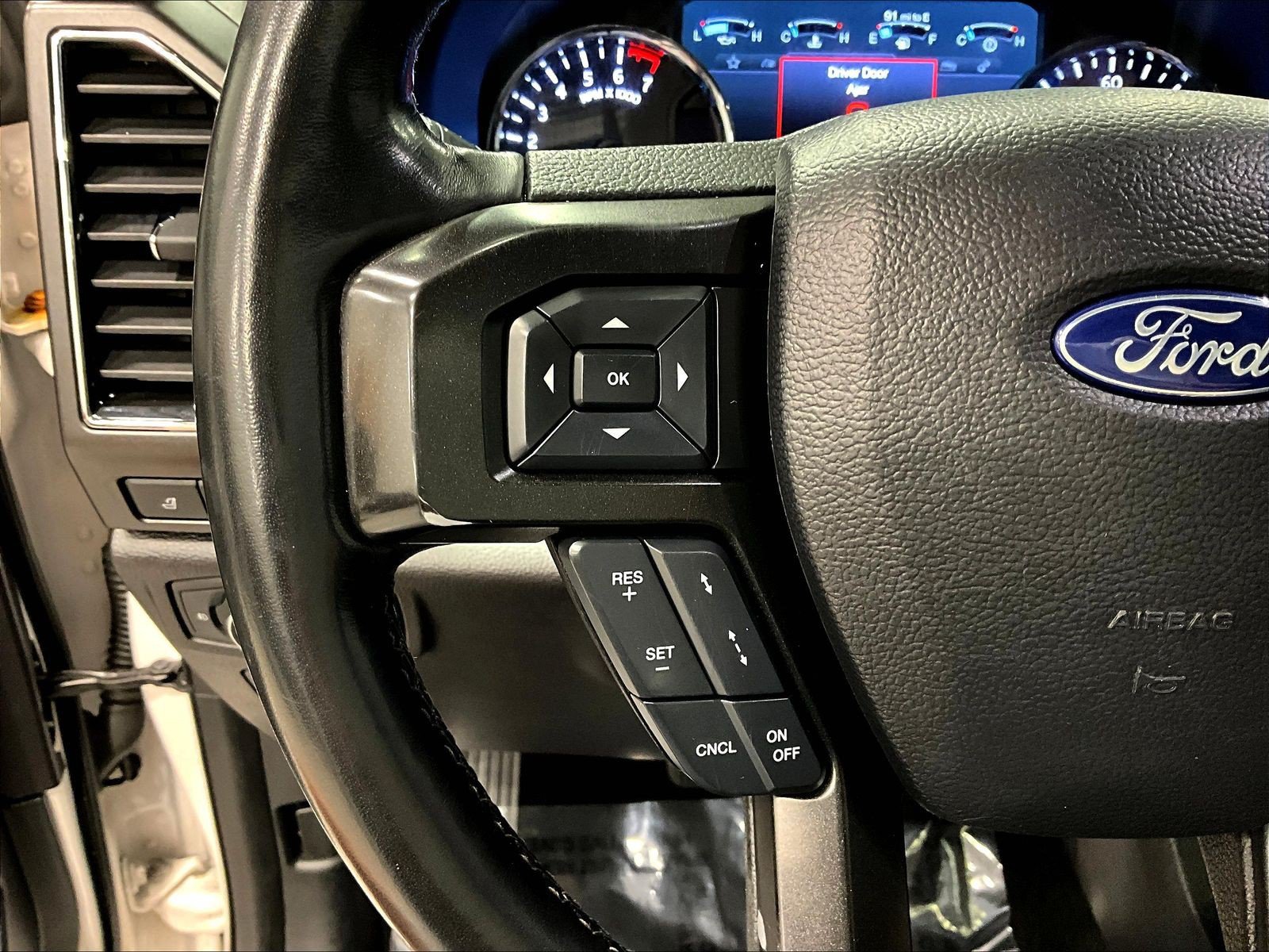 Used 2019 Ford Expedition Limited w/ Equipment Group 302A AWD/4WD image 11
