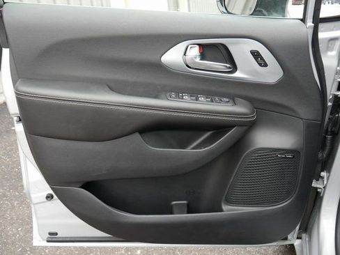 New 2026 Chrysler Pacifica Limited w/ Uconnect Theater Family Group AWD/4WD image 15
