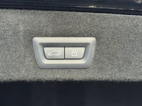 Used 2022 BMW M760i xDrive AWD/4WD image 13