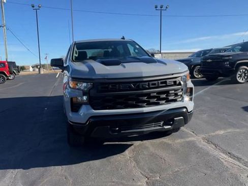 Used 2024 Chevrolet Silverado 1500 Custom Trail Boss w/ Dark Appearance Package image 3