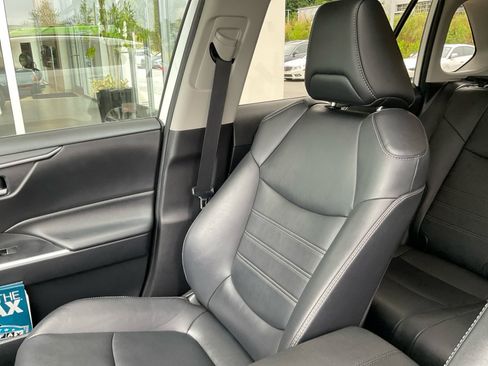 Used 2019 Toyota RAV4 XLE Premium w/ Advanced Technology Package AWD/4WD image 32