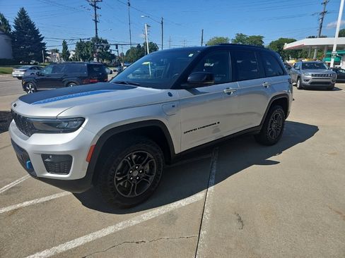 Certified 2024 Jeep Grand Cherokee Trailhawk w/ Advanced Protech Group II AWD/4WD image 8