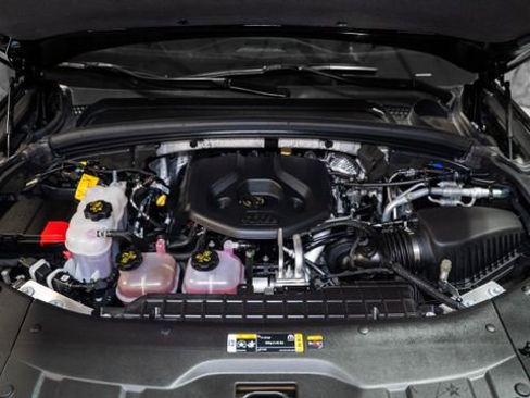 Used 2023 Jeep Grand Cherokee Overland w/ Luxury Tech Group IV image 15