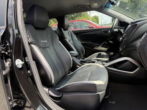 Used 2013 Hyundai Veloster Turbo FWD image 12