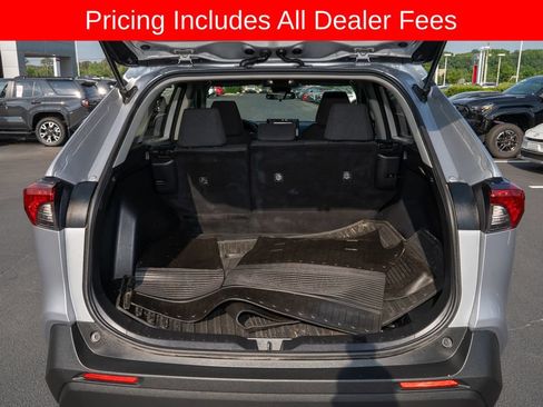 Used 2022 Toyota RAV4 LE FWD image 5