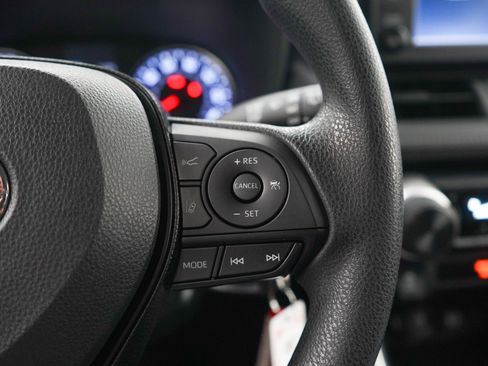 Used 2019 Toyota RAV4 LE AWD/4WD image 25