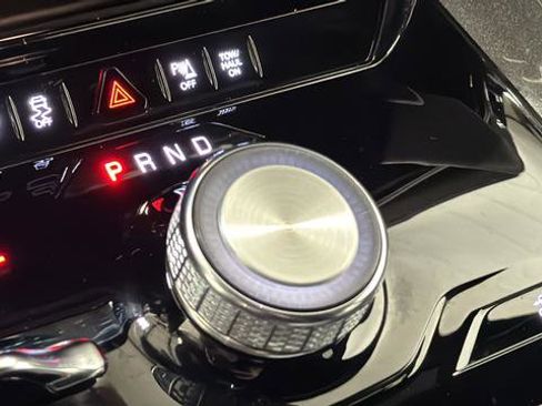 Used 2023 Jeep Wagoneer 4WD w/ HD Trailer Tow Package image 22