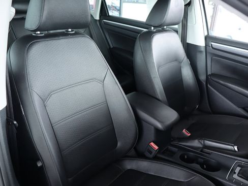 Used 2017 Volkswagen Passat 1.8T R-Line image 39