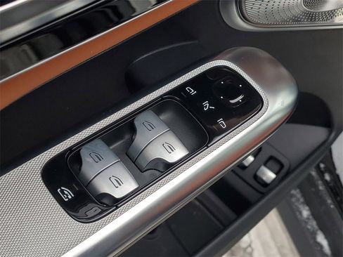 Used 2025 Mercedes-Benz GLC 350e 4MATIC image 11