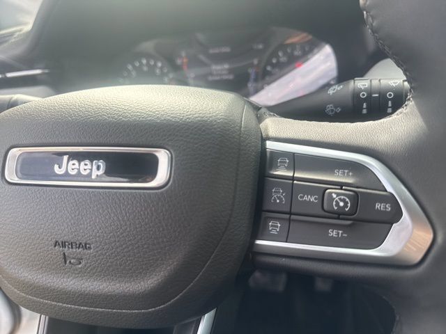Used 2025 Jeep Compass Limited AWD/4WD image 16
