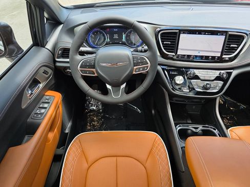 New 2026 Chrysler Pacifica Pinnacle w/ Trailer Tow Group image 12