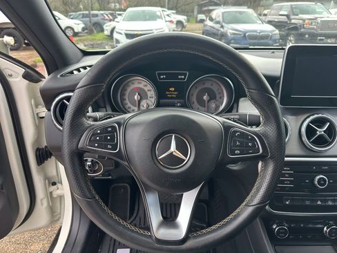Used 2017 Mercedes-Benz GLA 250 w/ Premium Package image 11