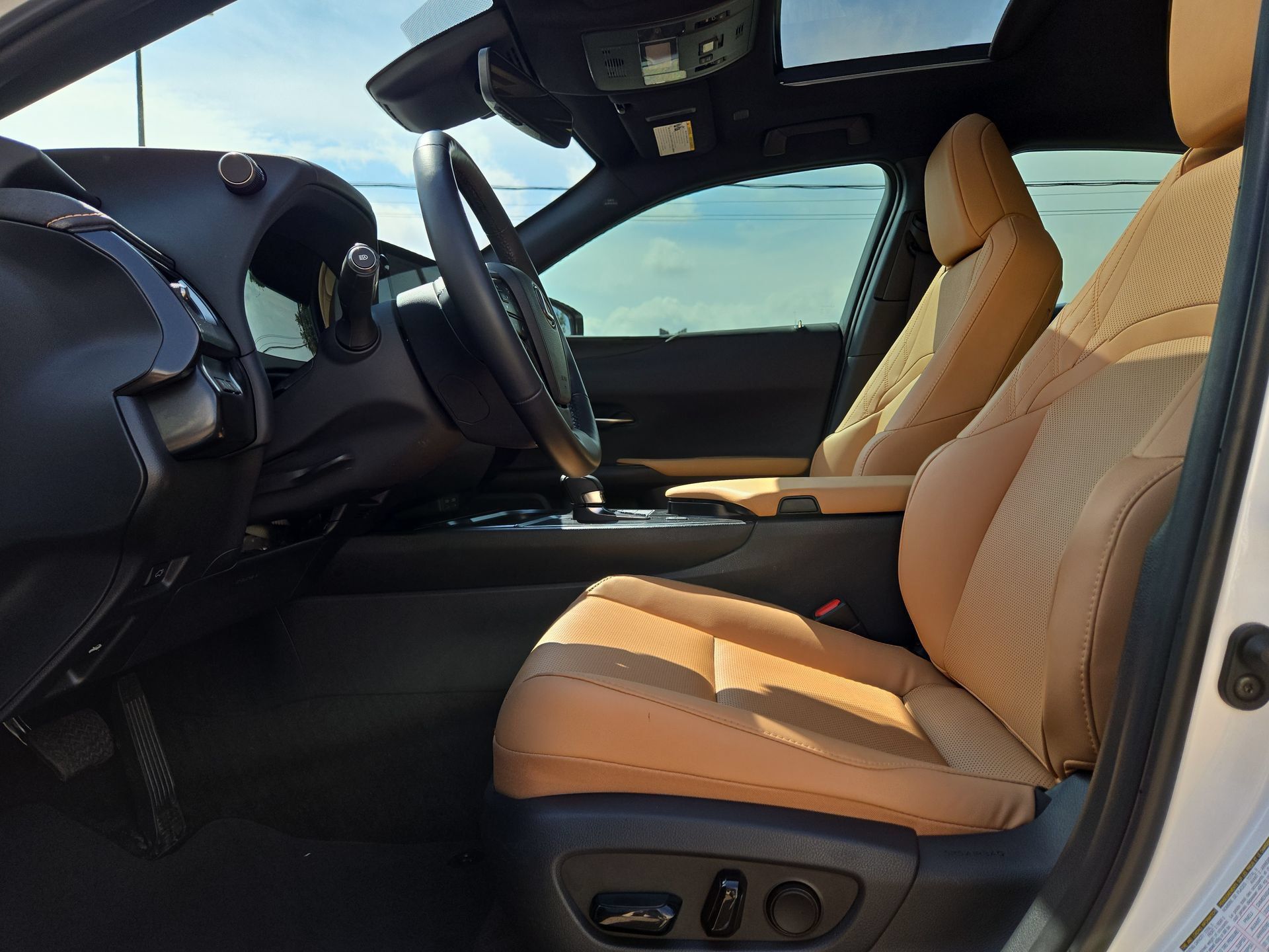 Certified 2025 Lexus UX 300h FWD w/ Accessory Package (Z1) image 16