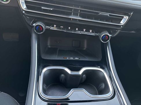 Used 2025 Chevrolet Traverse LT image 22