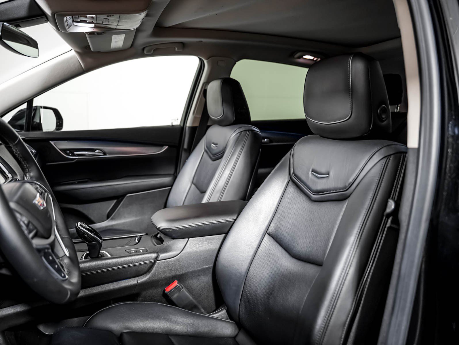 Used 2017 Cadillac XT5 Premium Luxury FWD image 8