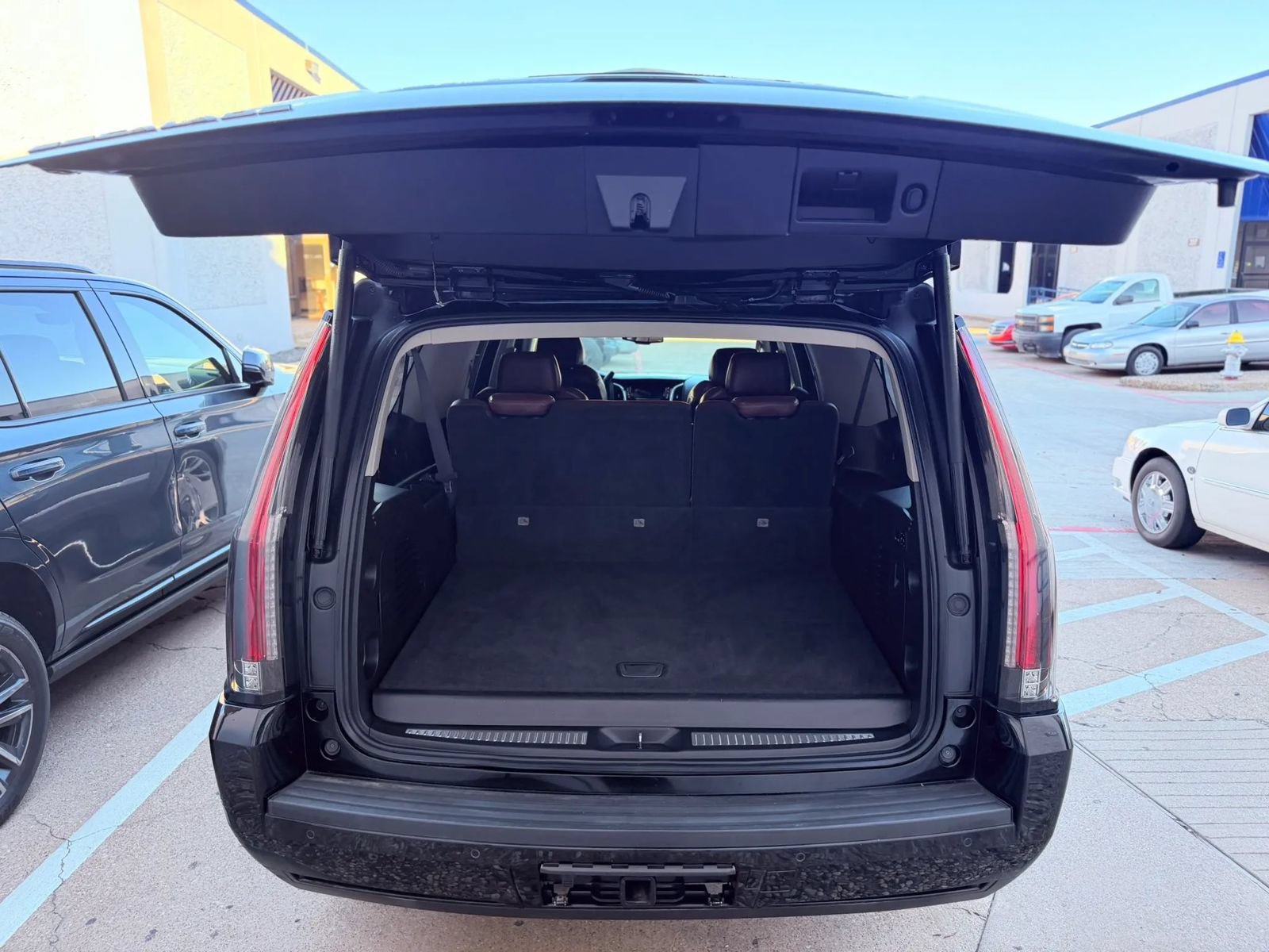 Used 2016 Cadillac Escalade ESV Luxury AWD/4WD image 12