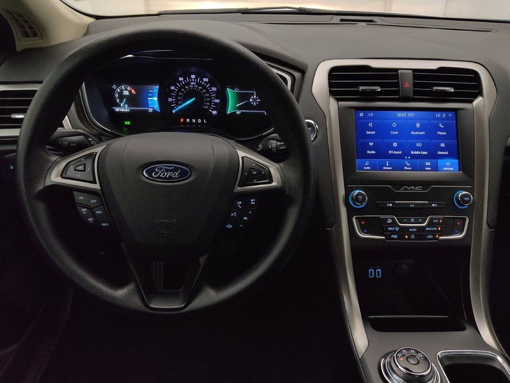Used 2020 Ford Fusion SE FWD image 22