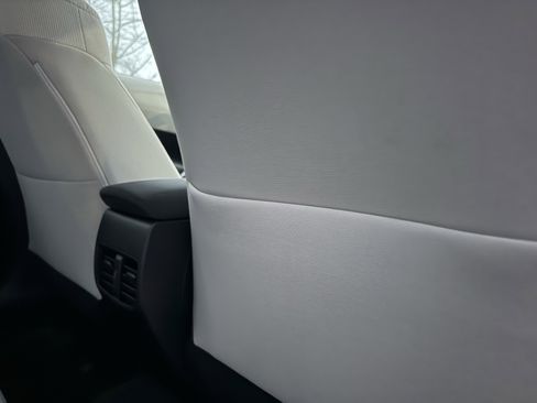 Used 2022 Toyota Corolla Cross L image 30