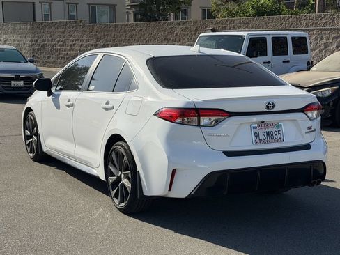 Used 2024 Toyota Corolla SE w/ SE Package FWD image 4