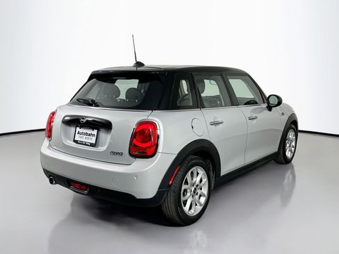 Used 2019 MINI Cooper 4-Door Hardtop image 6
