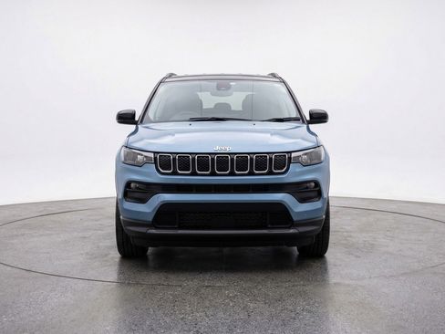 Used 2025 Jeep Compass Limited image 2