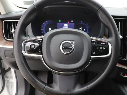 Used 2024 Volvo XC60 B5 Plus w/ Protection Package Premier AWD/4WD image 17