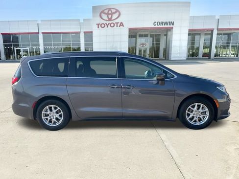 Used 2021 Chrysler Pacifica Touring-L FWD image 6