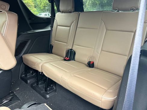 Used 2023 Chevrolet Tahoe Premier w/ Premium Package AWD/4WD image 17