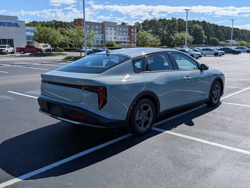 Used 2025 Kia K4 FWD image 3