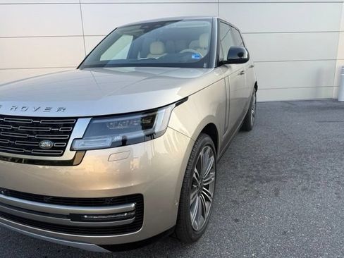 Used 2025 Land Rover Range Rover SE AWD/4WD image 5