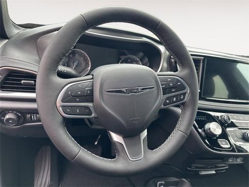 New 2025 Chrysler Pacifica Select w/ Uconnect Theater Family Group image 13