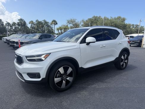 Used 2021 Volvo XC40 T5 Momentum w/ Protection Package Premier AWD/4WD image 7