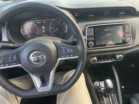 Used 2019 Nissan Kicks SV image 16