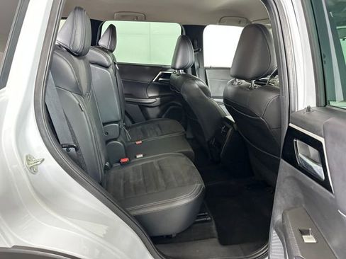 Used 2023 Mitsubishi Outlander SE image 27